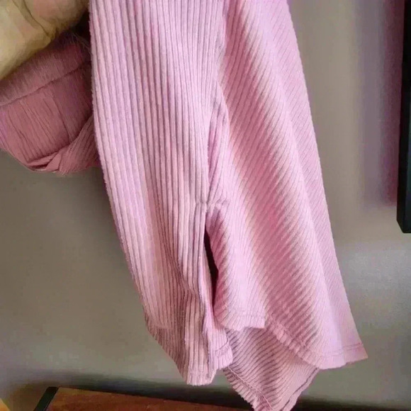 BRAND NEW CAPELLA Pink Women's Knee Length Dress Size Medium V Neck Stretchy - Picture 10 of 11